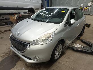 disassembly passenger cars Peugeot 208 208 I (CA/CC/CK/CL) Hatchback 1.2 Vti 12V PureTech 82 (EB2F(HMZ)) [60k=
W]  (03-2012/12-2019) 2013/3