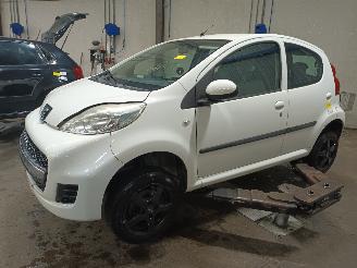 Salvage car Peugeot 107 107 Hatchback 1.0 12V (384F(1KR)) [50kW]  (06-2005/05-2014) 2010/9