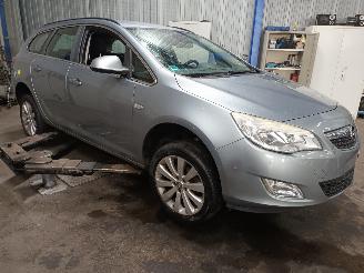 Opel Astra Astra J Sports Tourer (PD8/PE8/PF8) Combi 1.4 Turbo 16V (A14NET(Euro 5=
)) [88kW]  (10-2010/04-2016) picture 2