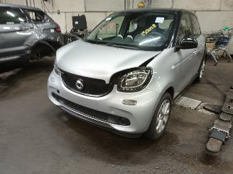Vrakbiler auto Smart Forfour Forfour (453) Hatchback 5-drs 1.0 12V (M281.920) [52kW]  (07-2014/...)= 2015/10
