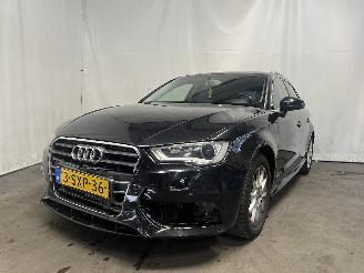 Voiture accidenté Audi A3 A3 Sportback (8VA/8VF) Hatchback 5-drs 1.6 TDI Ultra 16V (CRKB(Euro 5)=
) [81kW]  (09-2013/10-2020) 2013/12