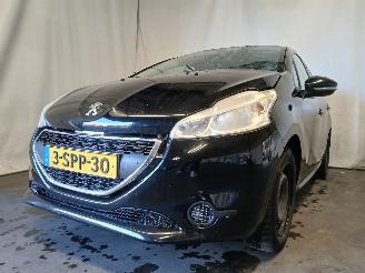 damaged passenger cars Peugeot 208 208 I (CA/CC/CK/CL) Hatchback 1.2 Vti 12V PureTech 82 (EB2F(HMZ)) [60k=
W]  (03-2012/12-2019) 2013/3