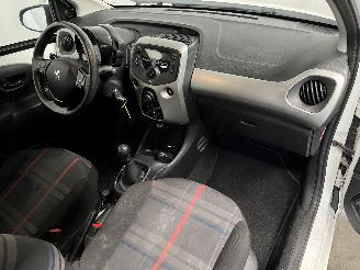 Peugeot 108 108 Hatchback 1.0 12V (1KRFE(CFB)) [51kW]  (05-2014/...) picture 17