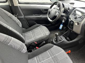 Peugeot 108 108 Hatchback 1.0 12V (1KRFE(CFB)) [51kW]  (05-2014/...) picture 9