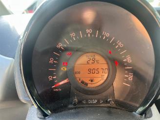 Peugeot 108 108 Hatchback 1.0 12V (1KRFE(CFB)) [51kW]  (05-2014/...) picture 2