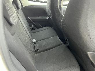 Peugeot 108 108 Hatchback 1.0 12V (1KRFE(CFB)) [51kW]  (05-2014/...) picture 10