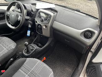 Peugeot 108 108 Hatchback 1.0 12V (1KRFE(CFB)) [51kW]  (05-2014/...) picture 8