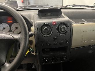 Peugeot Partner Partner Combispace MPV 1.6 16V (TU5JP4(NFU)) [80kW]  (07-2001/03-2008)= picture 16