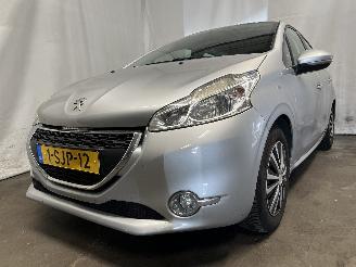 damaged passenger cars Peugeot 208 208 I (CA/CC/CK/CL) Hatchback 1.0 Vti 12V PureTech (EB0(ZMZ)) [50kW]  =
(03-2012/12-2019) 2013/10
