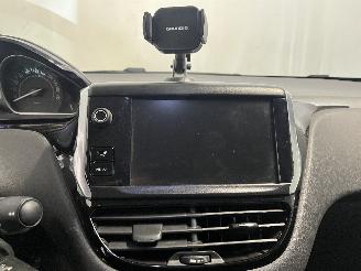 Peugeot 208 208 I (CA/CC/CK/CL) Hatchback 1.0 Vti 12V PureTech (EB0(ZMZ)) [50kW]  =
(03-2012/12-2019) picture 16