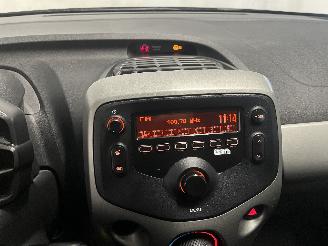 Peugeot 108 108 Hatchback 1.0 12V (1KRFE(CFB)) [51kW]  (05-2014/...) picture 16