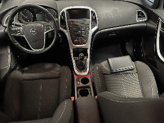 Opel Astra Astra J Sports Tourer (PD8/PE8/PF8) Combi 1.4 Turbo 16V (A14NET(Euro 5=
)) [103kW]  (10-2010/10-2015) picture 11
