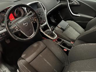 Opel Astra Astra J Sports Tourer (PD8/PE8/PF8) Combi 1.4 Turbo 16V (A14NET(Euro 5=
)) [103kW]  (10-2010/10-2015) picture 12
