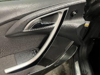 Opel Astra Astra J Sports Tourer (PD8/PE8/PF8) Combi 1.4 Turbo 16V (A14NET(Euro 5=
)) [103kW]  (10-2010/10-2015) picture 14
