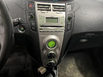 Toyota Yaris Yaris II (P9) Hatchback 1.3 16V VVT-i (2SZFE) [64kW]  (08-2005/11-2010=
) picture 17