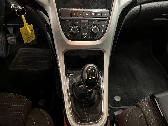 Opel Astra Astra J Sports Tourer (PD8/PE8/PF8) Combi 1.4 Turbo 16V (A14NET(Euro 5=
)) [88kW]  (10-2010/04-2016) picture 17