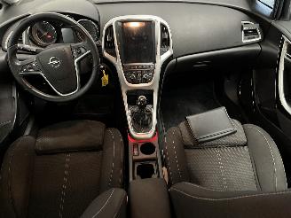 Opel Astra Astra J Sports Tourer (PD8/PE8/PF8) Combi 1.4 Turbo 16V (A14NET(Euro 5=
)) [88kW]  (10-2010/04-2016) picture 11