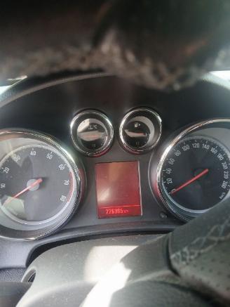 Opel Astra Astra J Sports Tourer (PD8/PE8/PF8) Combi 1.4 Turbo 16V (A14NET(Euro 5=
)) [88kW]  (10-2010/04-2016) picture 2