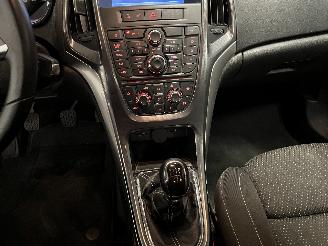 Opel Astra Astra J Sports Tourer (PD8/PE8/PF8) Combi 1.4 Turbo 16V (A14NET(Euro 5=
)) [103kW]  (10-2010/10-2015) picture 26