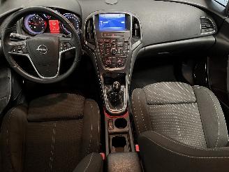 Opel Astra Astra J Sports Tourer (PD8/PE8/PF8) Combi 1.4 Turbo 16V (A14NET(Euro 5=
)) [103kW]  (10-2010/10-2015) picture 19