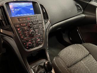 Opel Astra Astra J Sports Tourer (PD8/PE8/PF8) Combi 1.4 Turbo 16V (A14NET(Euro 5=
)) [103kW]  (10-2010/10-2015) picture 24