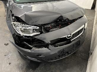 Opel Astra Astra J Sports Tourer (PD8/PE8/PF8) Combi 1.4 Turbo 16V (A14NET(Euro 5=
)) [103kW]  (10-2010/10-2015) picture 9