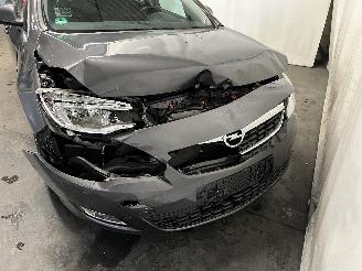 Opel Astra Astra J Sports Tourer (PD8/PE8/PF8) Combi 1.4 Turbo 16V (A14NET(Euro 5=
)) [103kW]  (10-2010/10-2015) picture 8