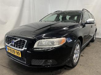 Damaged car Volvo V-70 V70 (BW) Combi 2.4 D 20V (D5244T5) [120kW]  (04-2007/12-2010) 2009/3