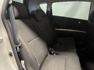 Toyota Corolla Corolla Verso (R10/11) MPV 1.8 16V VVT-i (1ZZFE) [95kW]  (04-2004/03-2=
009) picture 22
