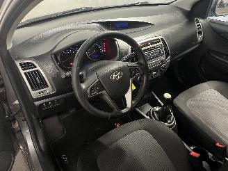 Hyundai I-20 i20 Hatchback 1.2i 16V (G4LA) [63kW]  (03-2012/12-2015) picture 16