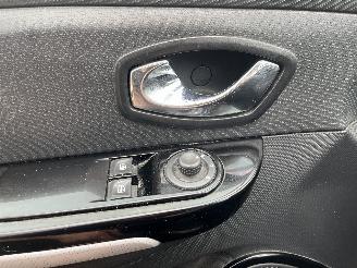 Renault Clio Clio IV Estate/Grandtour (7R) Combi 5-drs 0.9 Energy TCE 90 12V (H4B-4=
00(H4B-A4)) [66kW]  (01-2013/08-2021) picture 23