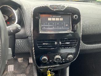 Renault Clio Clio IV Estate/Grandtour (7R) Combi 5-drs 0.9 Energy TCE 90 12V (H4B-4=
00(H4B-A4)) [66kW]  (01-2013/08-2021) picture 18