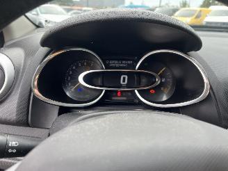 Renault Clio Clio IV Estate/Grandtour (7R) Combi 5-drs 0.9 Energy TCE 90 12V (H4B-4=
00(H4B-A4)) [66kW]  (01-2013/08-2021) picture 19