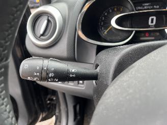 Renault Clio Clio IV Estate/Grandtour (7R) Combi 5-drs 0.9 Energy TCE 90 12V (H4B-4=
00(H4B-A4)) [66kW]  (01-2013/08-2021) picture 21