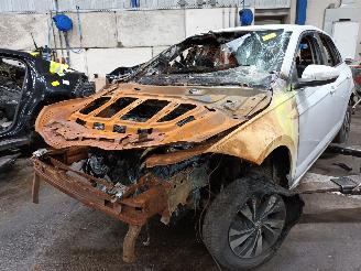 Salvage car Volkswagen Polo Polo VI (AW1) Hatchback 5-drs 1.0 TSI 12V (CHZL) [70kW]  (06-2017/...)= 2018/3