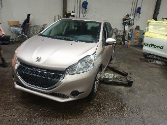 Autoverwertung Peugeot 208 208 I (CA/CC/CK/CL) Hatchback 1.0 Vti 12V PureTech (EB0(ZMZ)) [50kW]  =
(03-2012/12-2019) 2013/4