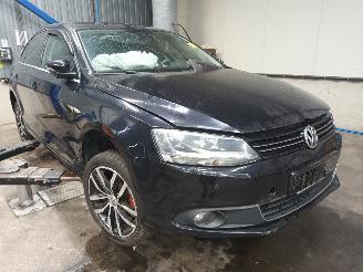 Volkswagen Jetta Jetta IV (162/16A) Sedan 1.6 TDI 16V (CAYC(Euro 5)) [77kW]  (04-2010/0=
7-2015) picture 2