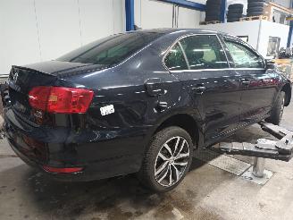Volkswagen Jetta Jetta IV (162/16A) Sedan 1.6 TDI 16V (CAYC(Euro 5)) [77kW]  (04-2010/0=
7-2015) picture 3