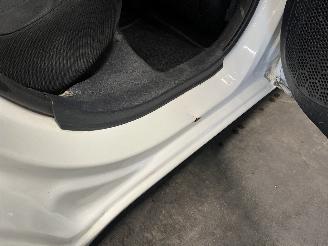 Kia Rio Rio III (UB) Hatchback 1.2 CVVT 16V (G4LA5) [63kW]  (09-2011/12-2017) picture 12