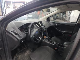 Ford Focus Focus 3 Hatchback 1.0 Ti-VCT EcoBoost 12V 100 (M2DC) [74kW]  (02-2012/=
05-2018) picture 5