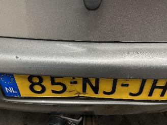 Toyota Yaris Yaris (P1) Hatchback 1.3 16V VVT-i (2SZFE) [64kW]  (04-2002/09-2005) picture 11