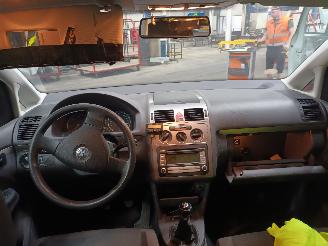 Volkswagen Touran Touran (1T1/T2) MPV 1.9 TDI 105 (BXE) [77kW]  (08-2003/05-2010) picture 5
