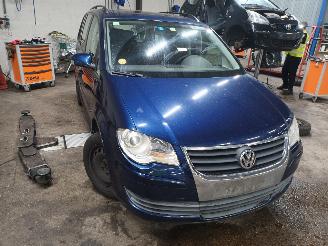 Volkswagen Touran Touran (1T1/T2) MPV 1.9 TDI 105 (BXE) [77kW]  (08-2003/05-2010) picture 2