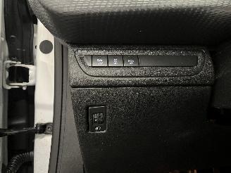 Peugeot 2008 2008 (CU) MPV 1.2 12V e-THP PureTech 110 (EB2DT(HNZ)) [81kW]  (01-2015=
/12-2019) picture 17