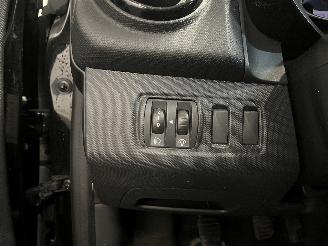 Renault Clio Clio IV Estate/Grandtour (7R) Combi 5-drs 1.5 Energy dCi 75 FAP (K9K-6=
12) [55kW]  (01-2013/08-2021) picture 18