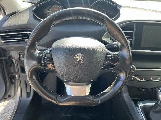 Peugeot 308 308 (L3/L8/LB/LH/LP) Hatchback 5-drs 1.2 12V VTi PureTech 82 (EB2F(HMZ=
)) [60kW]  (09-2013/06-2021) picture 18