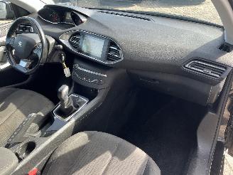 Peugeot 308 308 (L3/L8/LB/LH/LP) Hatchback 5-drs 1.2 12V VTi PureTech 82 (EB2F(HMZ=
)) [60kW]  (09-2013/06-2021) picture 15