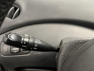 Toyota Yaris Yaris (P1) Hatchback 1.3 16V VVT-i (2SZFE) [64kW]  (04-2002/09-2005) picture 19