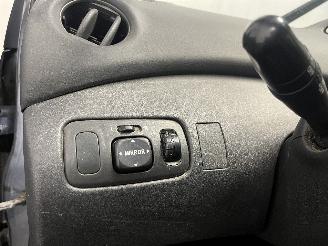 Toyota Yaris Yaris (P1) Hatchback 1.3 16V VVT-i (2SZFE) [64kW]  (04-2002/09-2005) picture 20