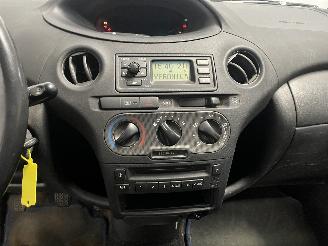 Toyota Yaris Yaris (P1) Hatchback 1.3 16V VVT-i (2SZFE) [64kW]  (04-2002/09-2005) picture 16